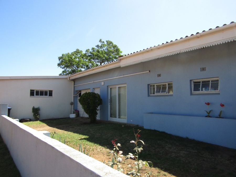 6 Bedroom Property for Sale in Hankey Eastern Cape